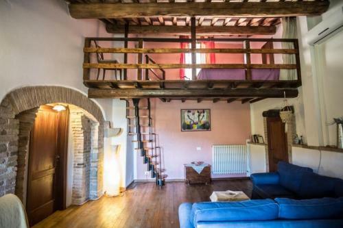 Hostal Castel D?arno Guest House