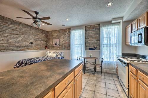 Apartamento Quaint Lowell Studio Near Shopping And Dining!