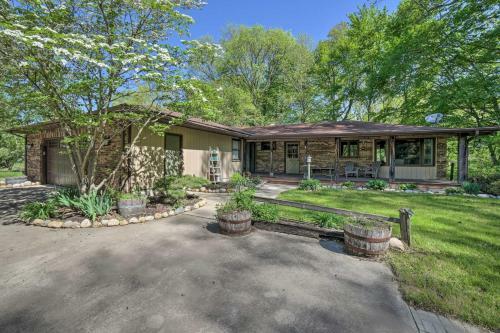 Picturesque Three Oaks Home About 4 Mi To Lake!