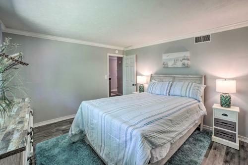 Picturesque Three Oaks Home About 4 Mi To Lake!