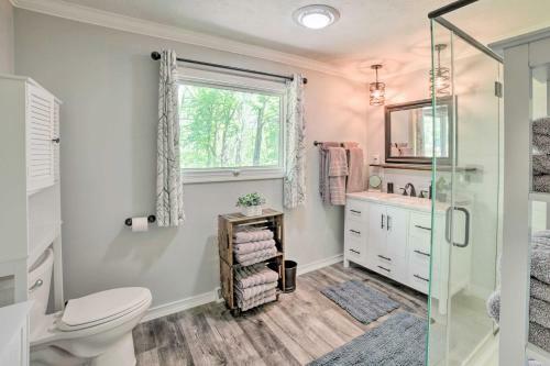 Picturesque Three Oaks Home About 4 Mi To Lake!