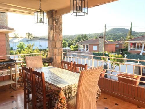 Entire Cottage With Swimming Pool And Bbq