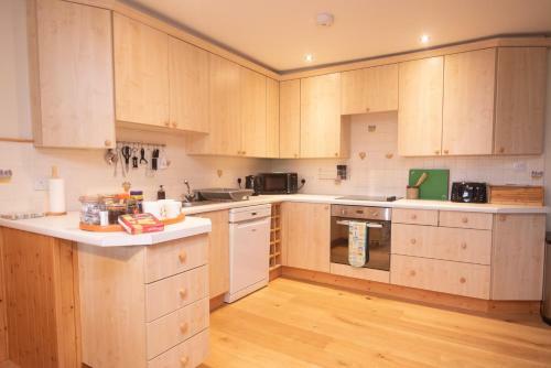 Steading Cottage - 50m From The Beach
