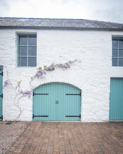 Steading Cottage - 50m From The Beach