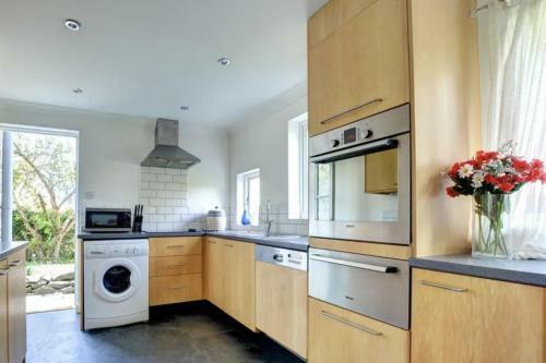Beautiful Character Cottage, 1 Mile From The Beach