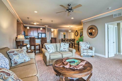 Apartamento Condo With Lakefront Patio And Community Perks!
