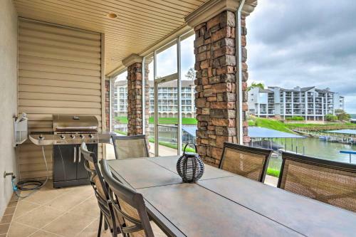 Apartamento Condo With Lakefront Patio And Community Perks!