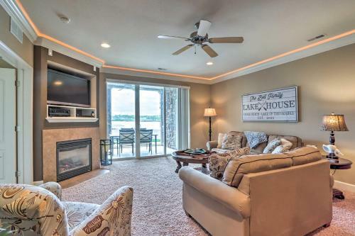 Apartamento Condo With Lakefront Patio And Community Perks!