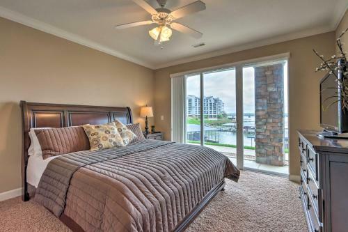 Apartamento Condo With Lakefront Patio And Community Perks!