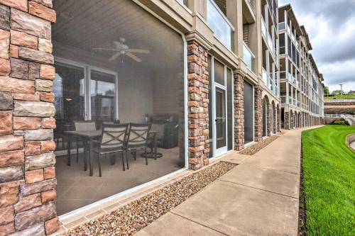 Apartamento Condo With Lakefront Patio And Community Perks!