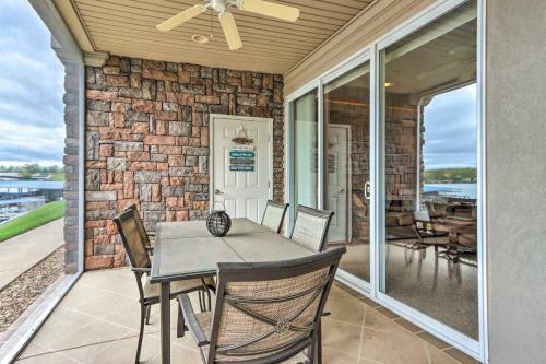 Apartamento Condo With Lakefront Patio And Community Perks!
