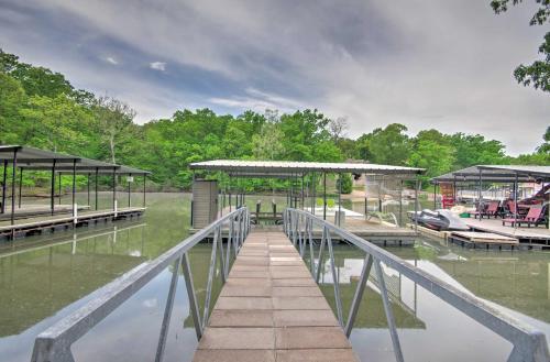 Lakefront Family Home With Boat Dock And Sun Deck