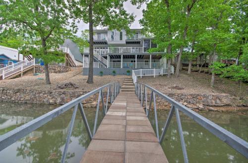 Lakefront Family Home With Boat Dock And Sun Deck