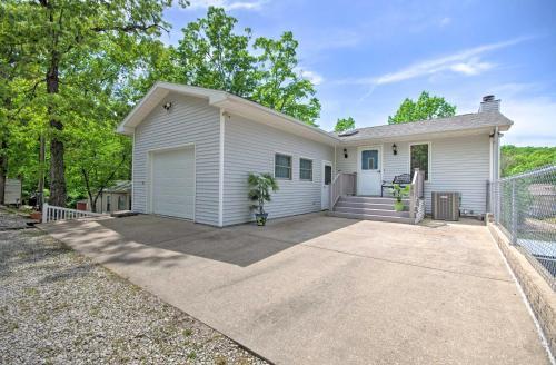 Lakefront Family Home With Boat Dock And Sun Deck