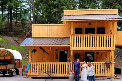 (quarter Horse Hideout ) One Of Two Units