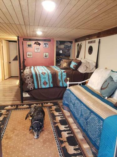 (quarter Horse Hideout ) One Of Two Units