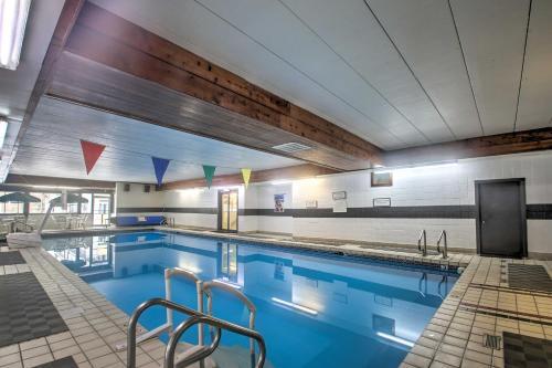 Loon Mountain Townhome With Pool And Slope Views!
