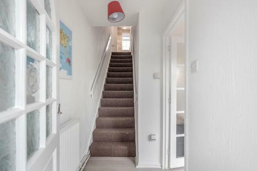 Lovely 3 Bed House-tilbury-free Parking