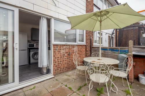 Lovely 3 Bed House-tilbury-free Parking