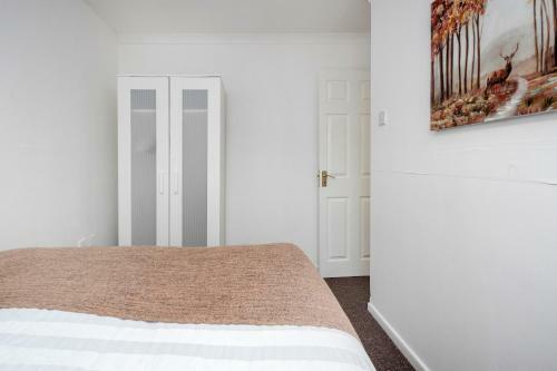 Lovely 3 Bed House-tilbury-free Parking