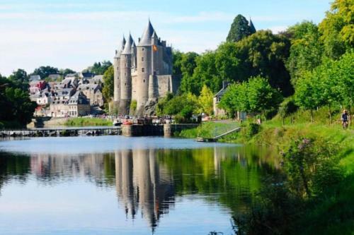 Stunning 3-bed Cottage Opposite Chateau And Canal