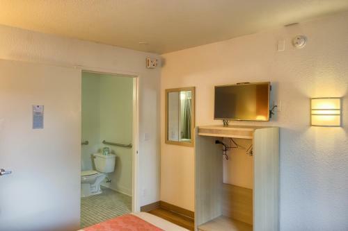 Motel 6 Everett North