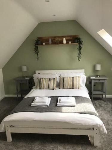 Beautiful Cosy Rural Retreat With Parking!