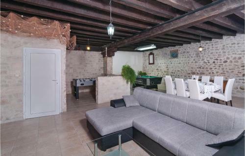 Holiday Home Pucisca Gospe Lurdske