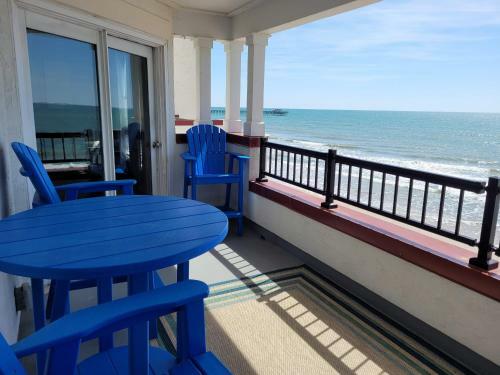 3br 3ba Sleeps 10 Oceanfront Villa With Waterfall Pool And Hottub