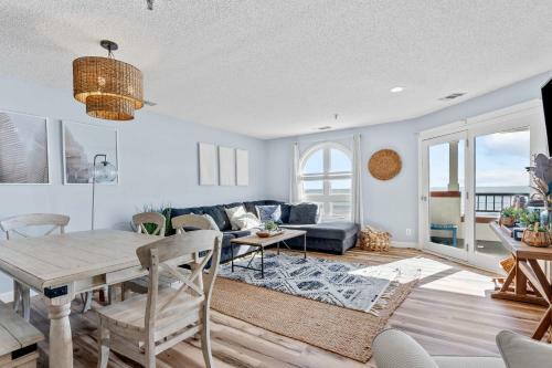 3br 3ba Sleeps 10 Oceanfront Villa With Waterfall Pool And Hottub