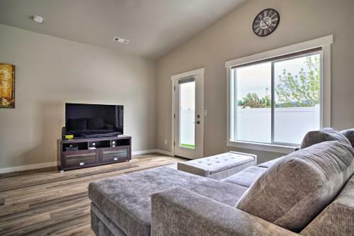 Modern Medford Escape About 3 Mi To Downtown!