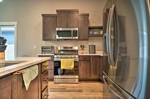 Modern Medford Escape About 3 Mi To Downtown!