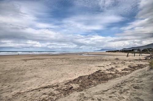Apartamento Rockaway Beach Condo - Beach Access Nearby!