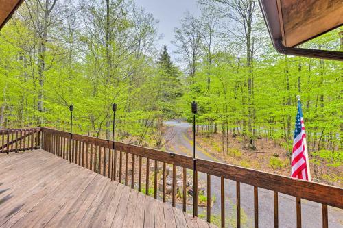 Big Bass Lake Retreat With Deck And Pool Access!