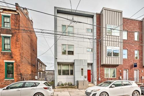Dtwn Townhome With Hot Tub And Backyard Oasis!