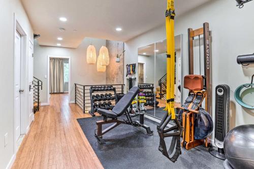 Dtwn Townhome With Hot Tub And Backyard Oasis!
