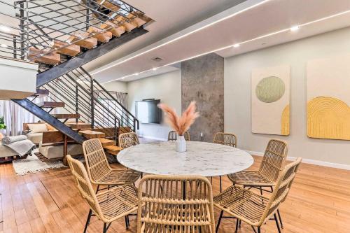 Dtwn Townhome With Hot Tub And Backyard Oasis!