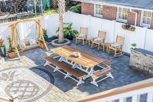 Hidden Outdoor Oasis - 1 Block To King