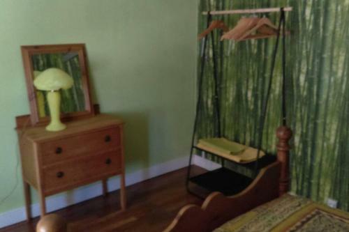 Colourful Well Equipped 2-bed House In Le Vigeant