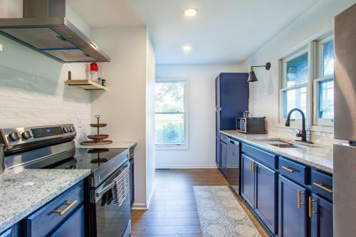 Hidden Lake Retreat - Lake Access, View And Fireplace