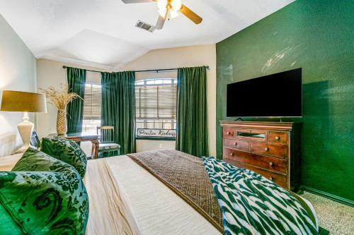 Artful Retreat In Allen