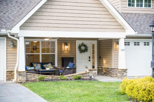 Luxe Quiet Townhouse W/parking/pool/by Dollywood