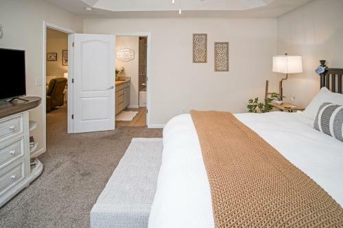 Luxe Quiet Townhouse W/parking/pool/by Dollywood