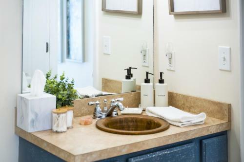 Luxe Quiet Townhouse W/parking/pool/by Dollywood