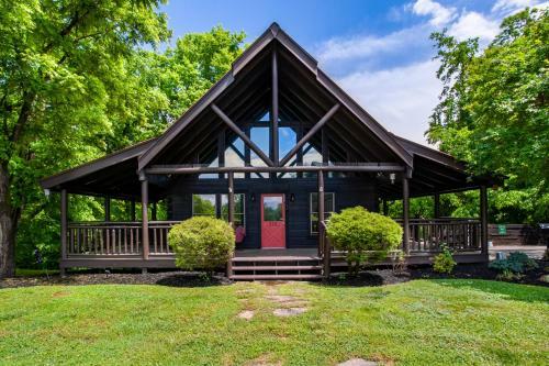 Bear Hugs - Hot Tub, 2 Fire Pits, And Fireplace