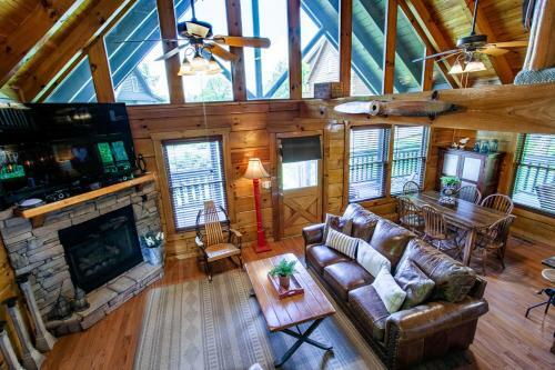 Bear Hugs - Hot Tub, 2 Fire Pits, And Fireplace
