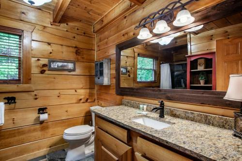 Bear Hugs - Hot Tub, 2 Fire Pits, And Fireplace