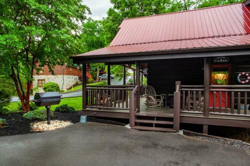 Bear Hugs - Hot Tub, 2 Fire Pits, And Fireplace