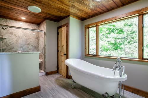 The Mountain Hideaway Mtn View Pool Hot Tub