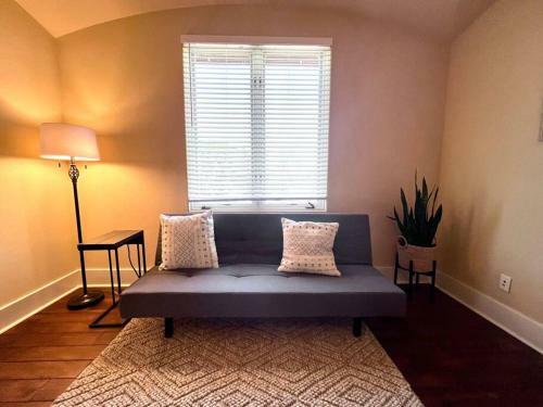 Tuscan Villa On 1 Acre 8 Min To Downtown!